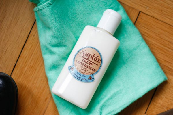Une chamoisette en coton et du lait nettoyant et c'est parti !